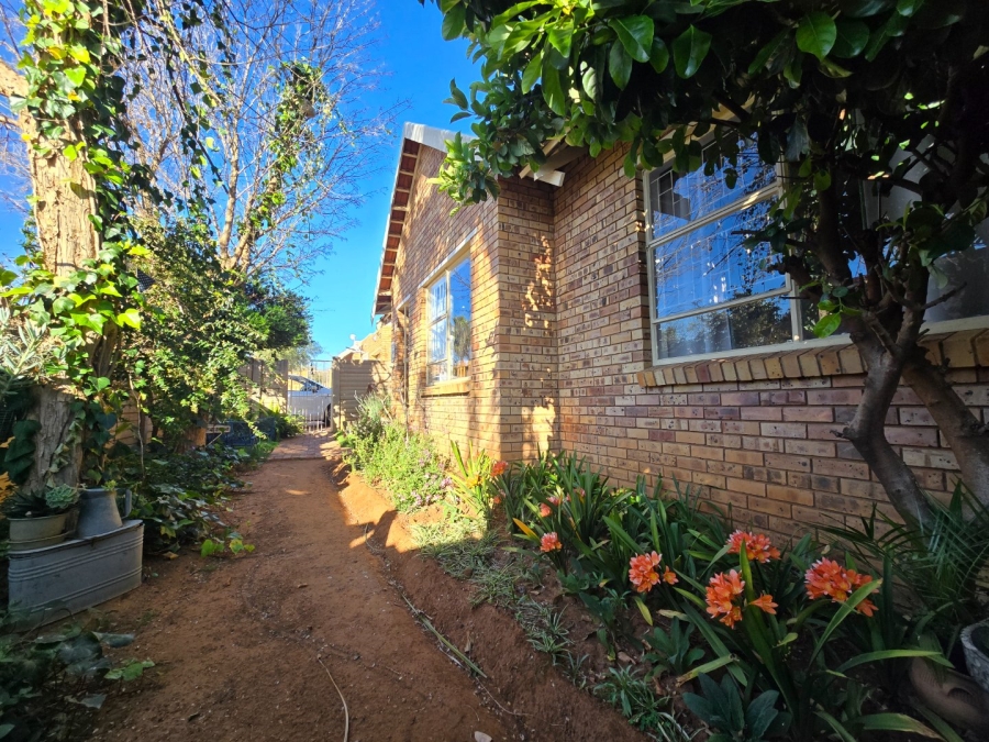 2 Bedroom Property for Sale in Langenhovenpark Free State